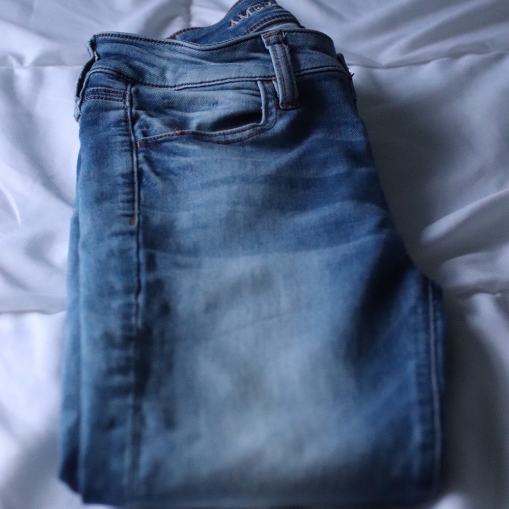 American Eagle Faded Hi-Rise Jegging